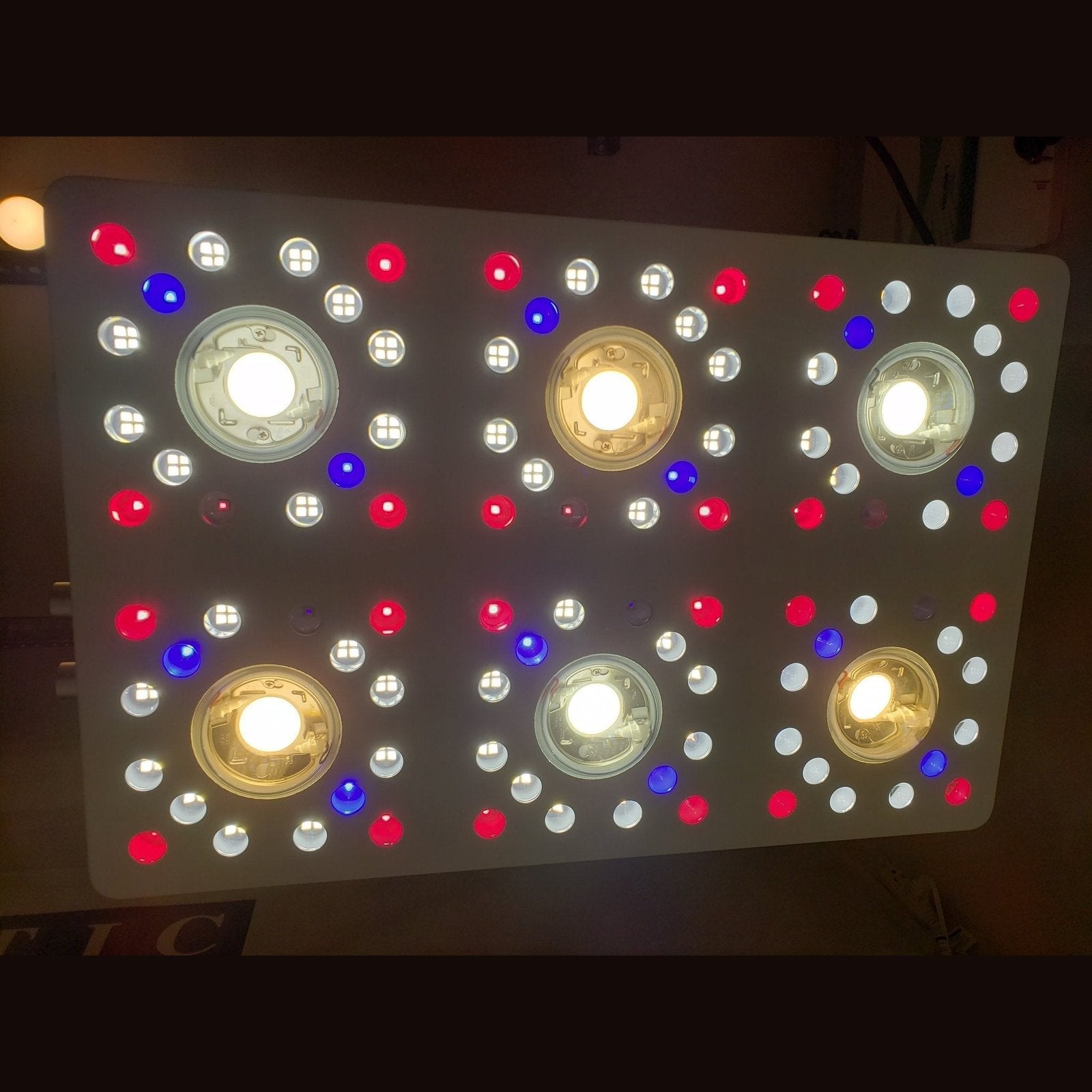 Optic LED Optic 6 Gen4 Dimmable COB LED Grow Light 605w UV/IR 3000k & 5000k COBs